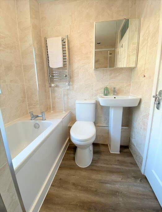 Redhill Town Centre 3 Bed House Near Gatwick Airport, Easy Commute To London公寓 外观 照片