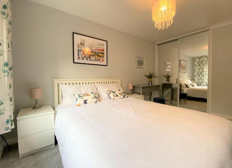 Redhill Town Centre 3 Bed House Near Gatwick Airport, Easy Commute To London公寓 外观 照片
