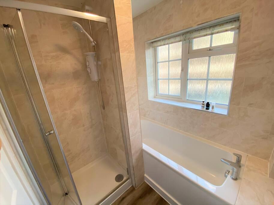 Redhill Town Centre 3 Bed House Near Gatwick Airport, Easy Commute To London公寓 外观 照片